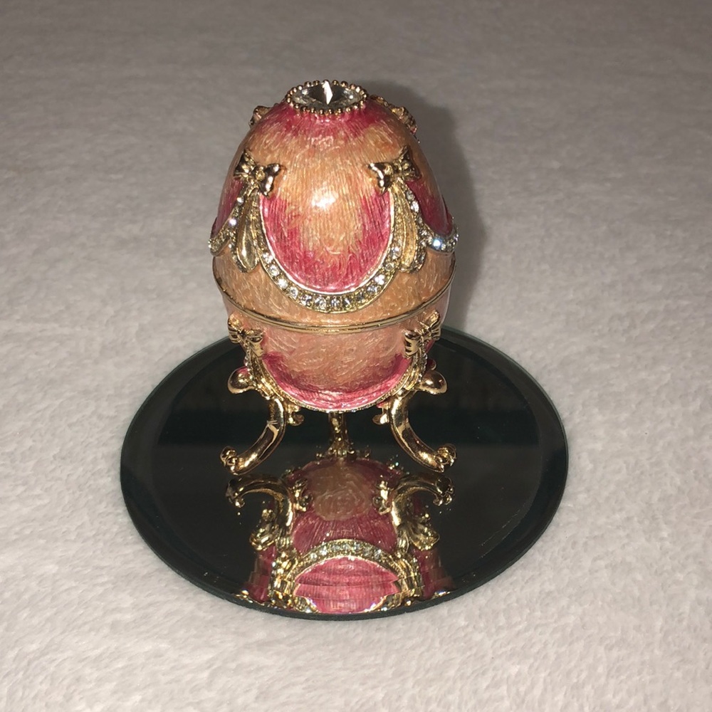 Porcelain trunk Egg box